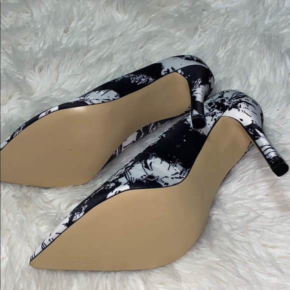 Guess Heels - Picture 5 of 5